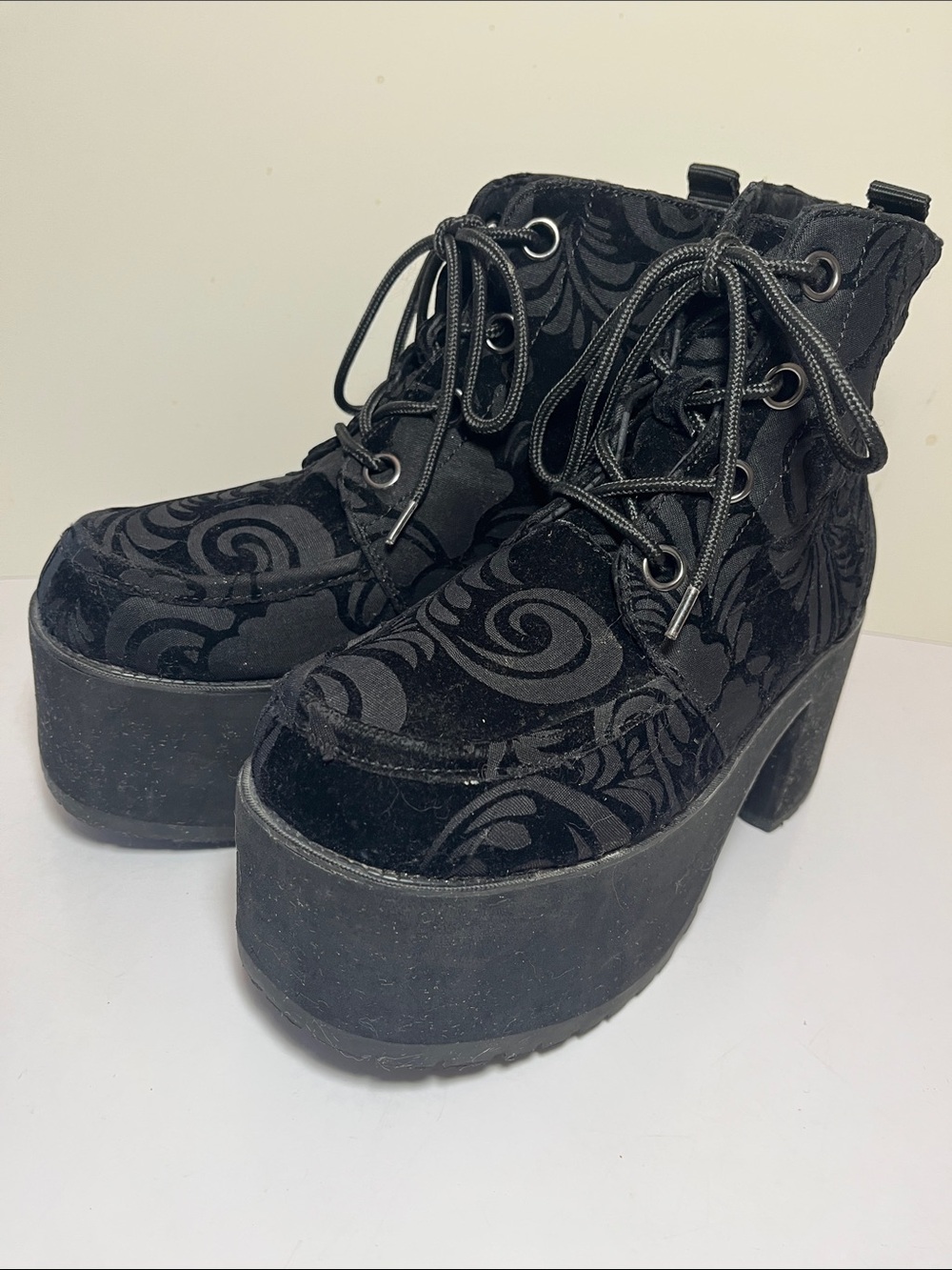 T.U.K. Velvet Burnout Nosebleeds Ankle Boots, size 9, black platforms - Picture 4 of 10